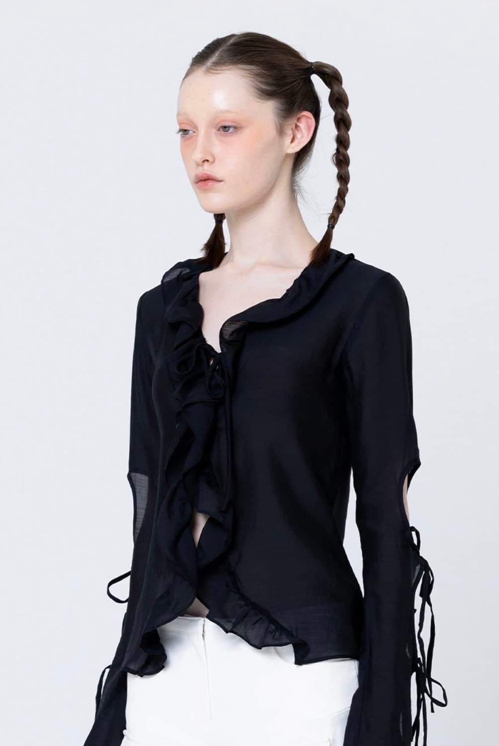 페인츄얼 러플셀프타이리본셔츠 블랙 상품이미지2