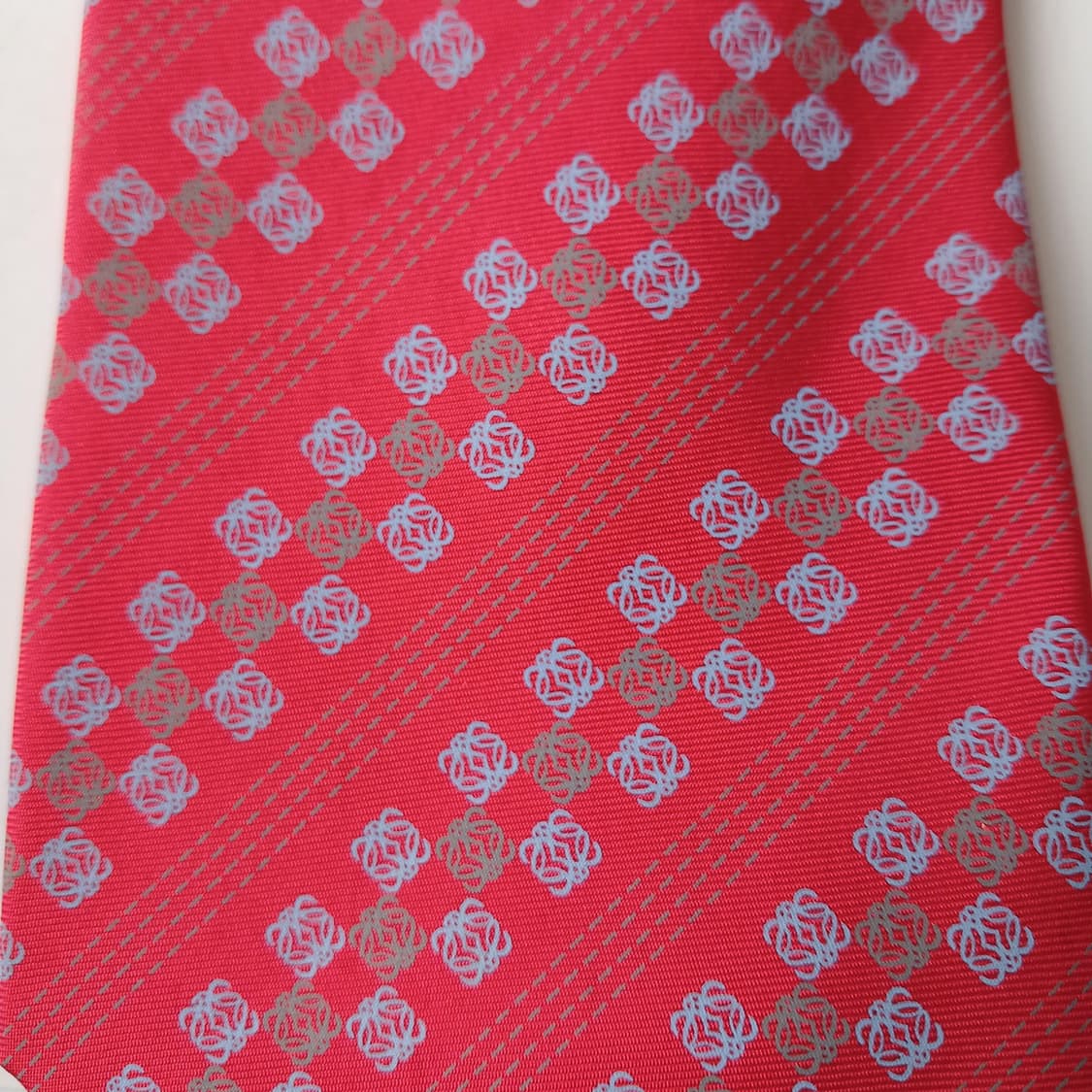 로에베 실크 레드 로고 패턴 넥타이 9.7cm A등급 A19805
 상품이미지7