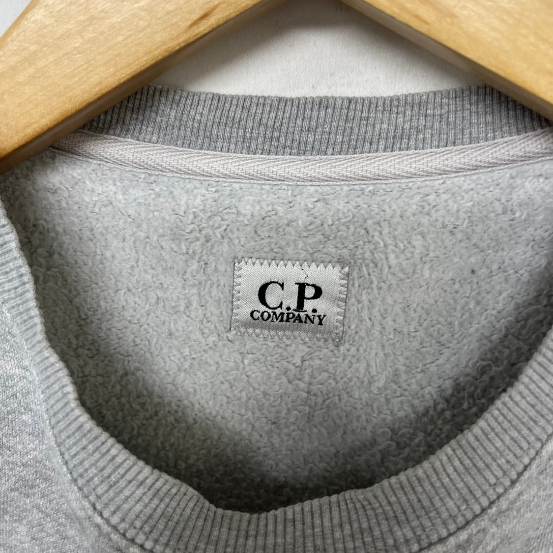 C.P 컴퍼니 렌즈 맨투맨 그레이 상품이미지4