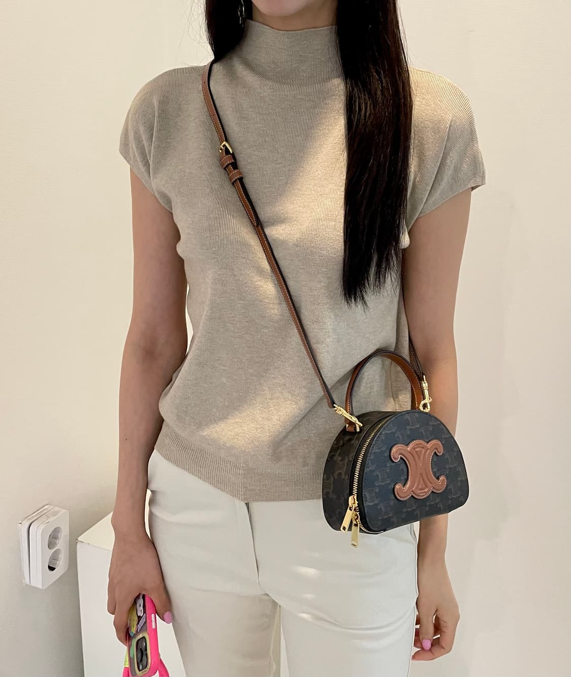 정품 셀린느 하프문 케이스 상품이미지10