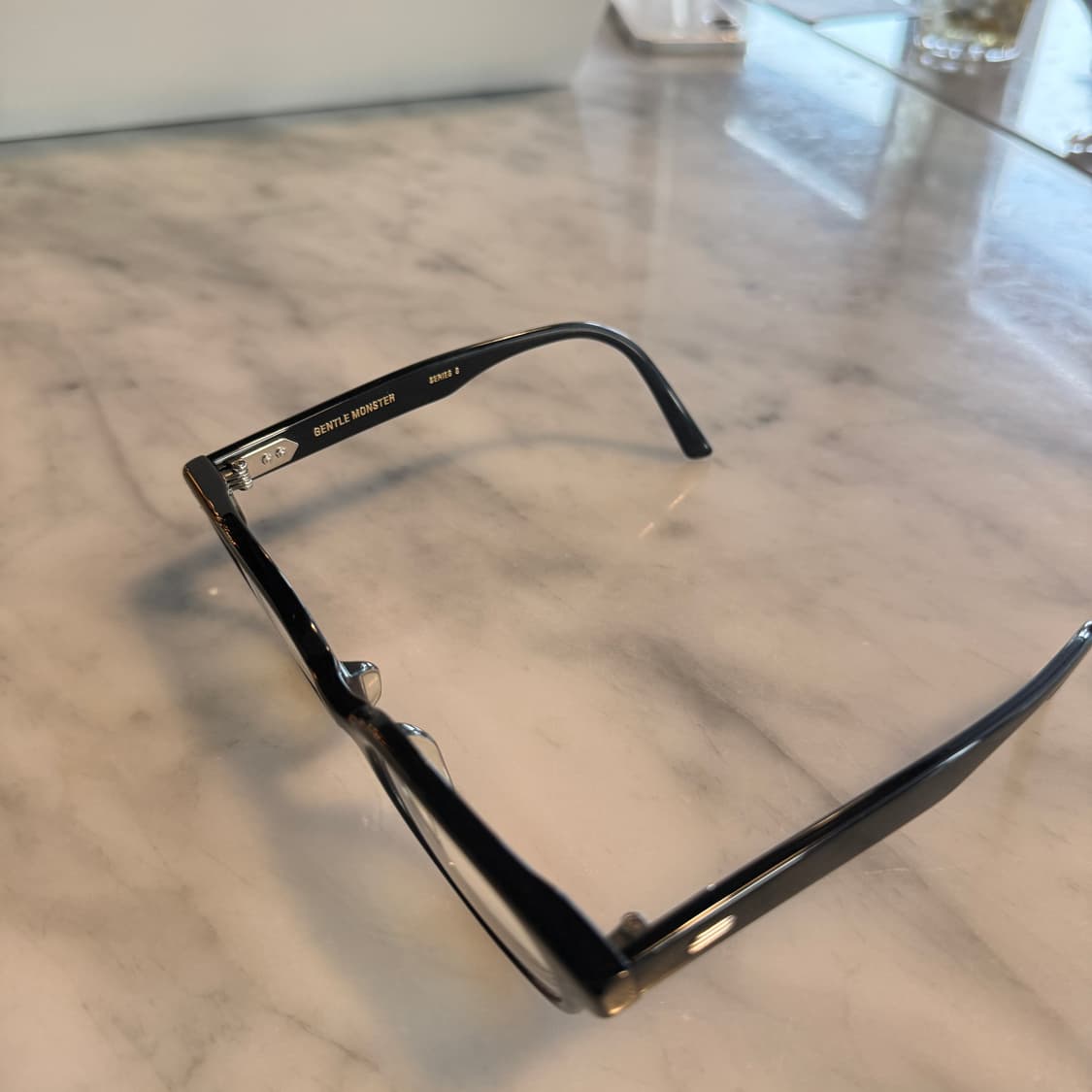 젠틀몬스터 볼타01 블랙 김원중 카리나 착용 상품이미지7