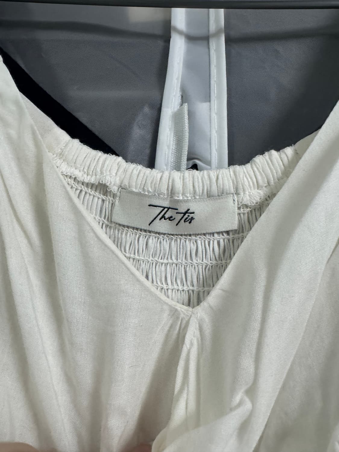 더티스 트위스트 프론트 퍼프 블라우스 아이보리 상품이미지2