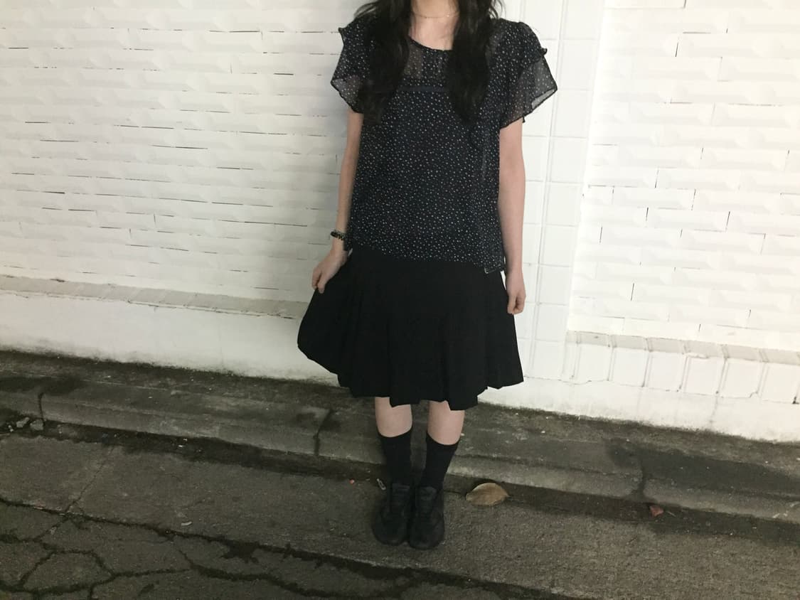 빈티지 도트 블라우스 프릴 소매 시스루 디테일 루즈핏 네이비 상품이미지4