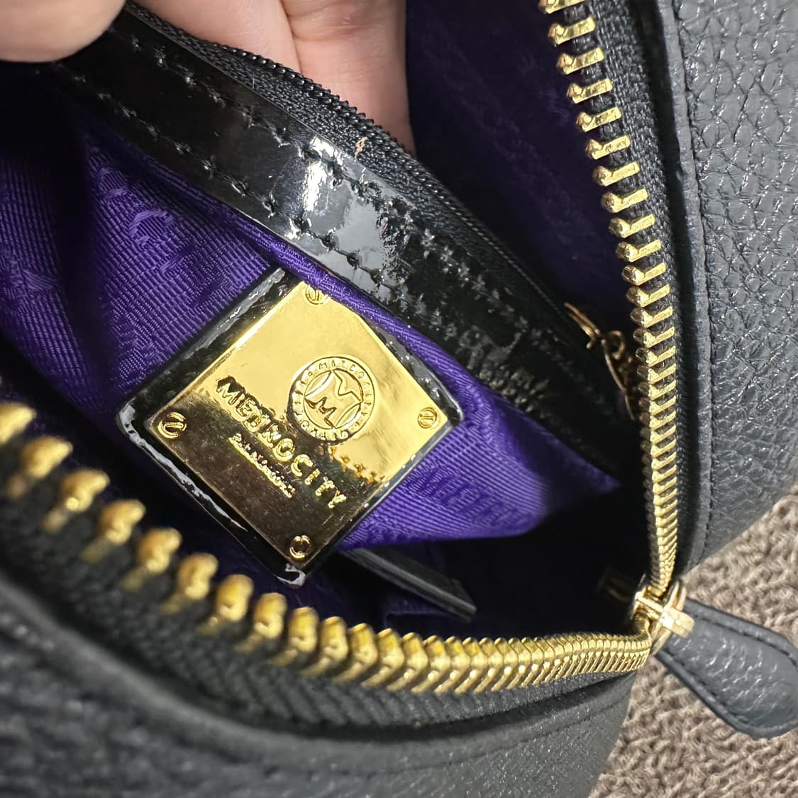 메트로시티 여성 가죽 크로스백 블랙 상품이미지7