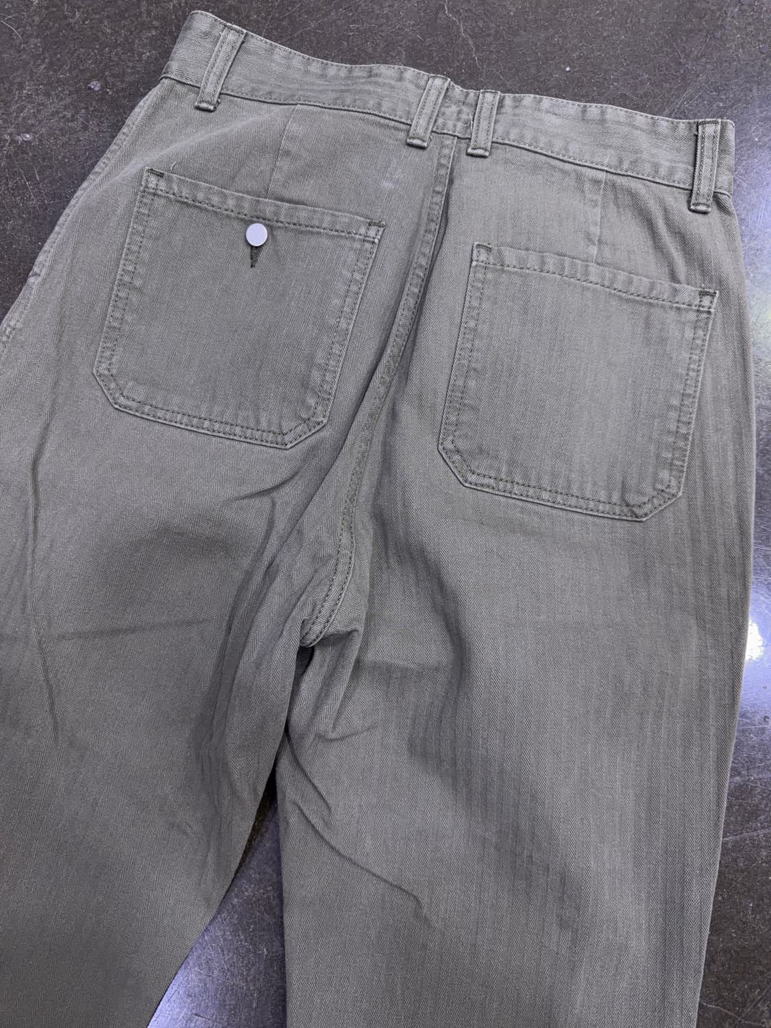 어나더오피스 해링본 핀턱 오피서 팬츠 올리브 1사이즈 상품이미지7