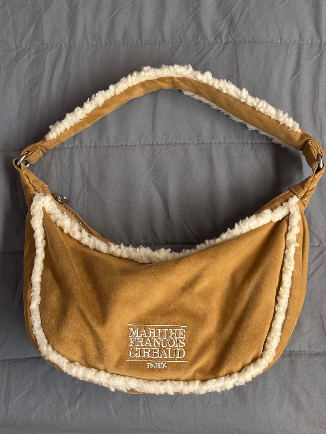 마리떼 호보백 가방 CLASSIC LOGO SUEDE HOBO BAG 상품이미지3