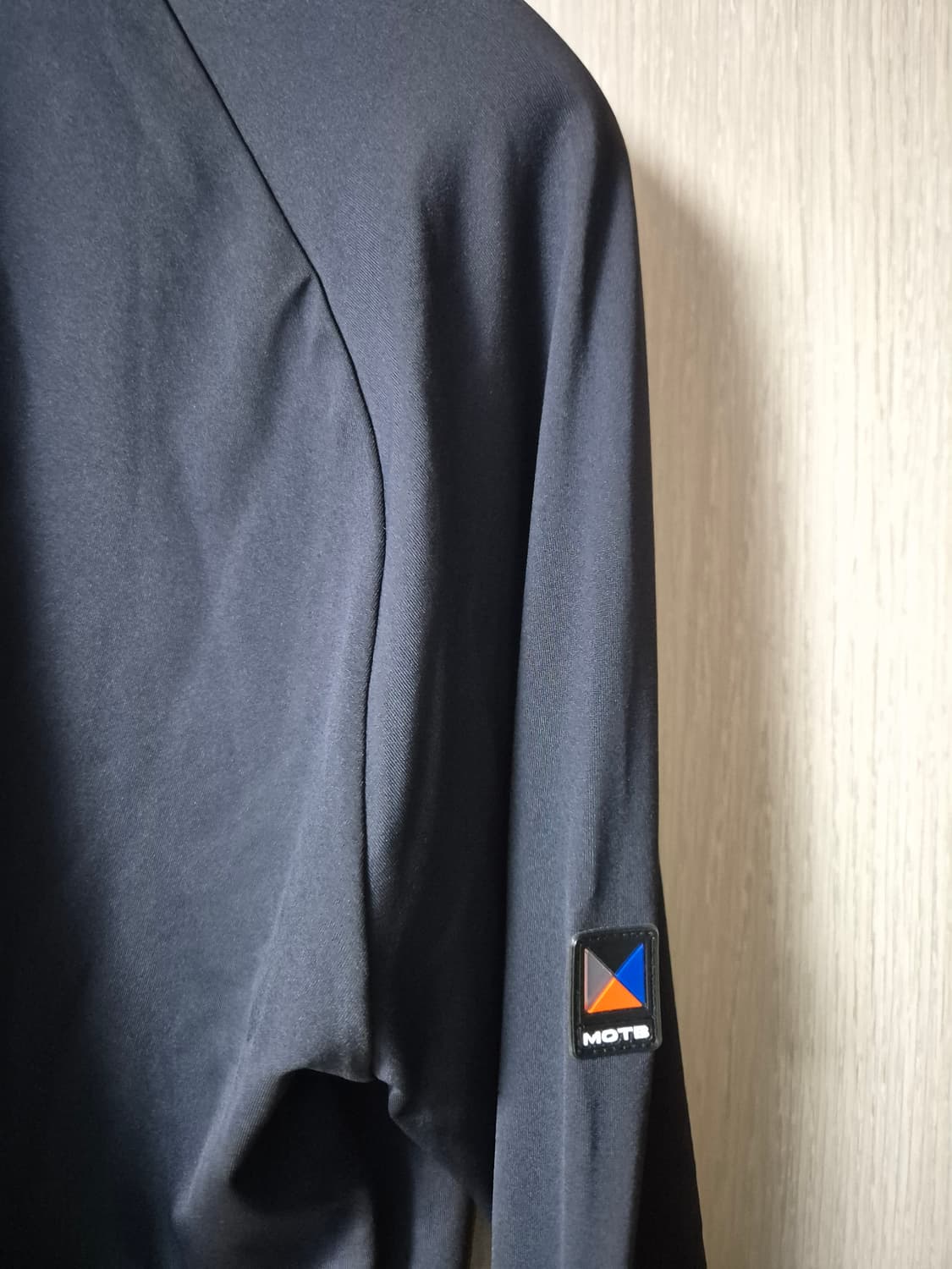 (새제품) 맨온더분 스포츠 기능성 티셔츠 하이넥긴팔 95 상품이미지4