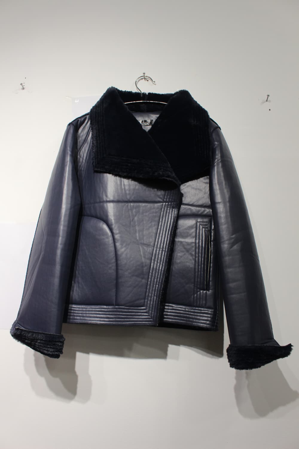 232. 블루 무스탕 숏 자켓 상품이미지1