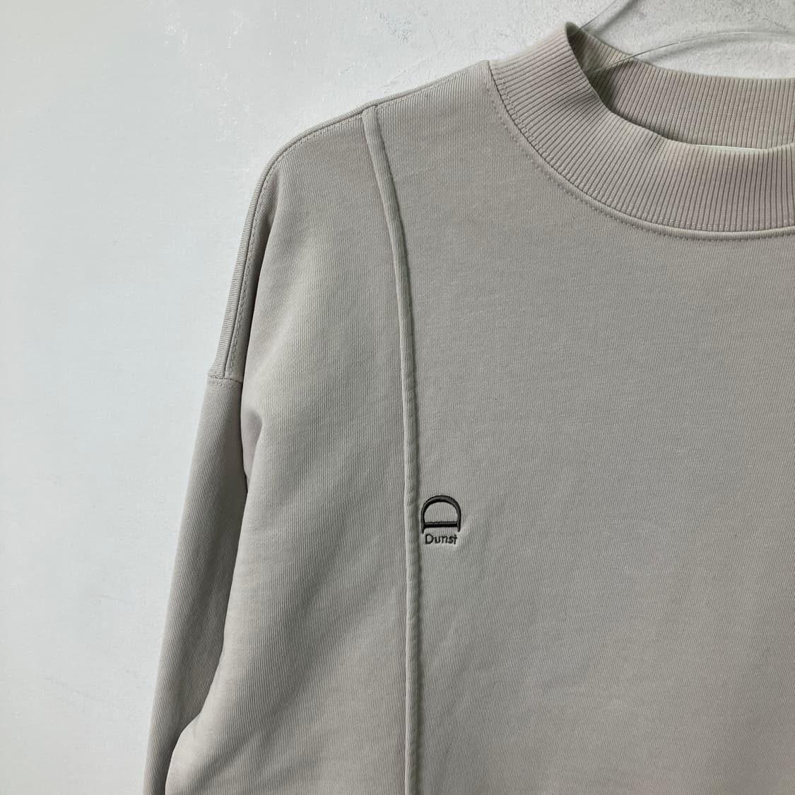 Dunst 던스트 베이지 맨투맨 티셔츠 상품이미지3