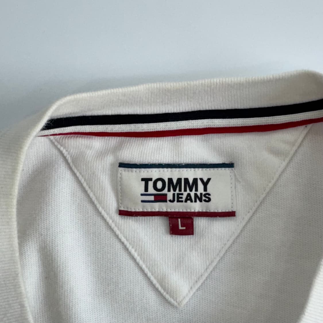 Tommy Hilfiger 타미힐피거 스몰 로고 화이트 반팔  상품이미지5