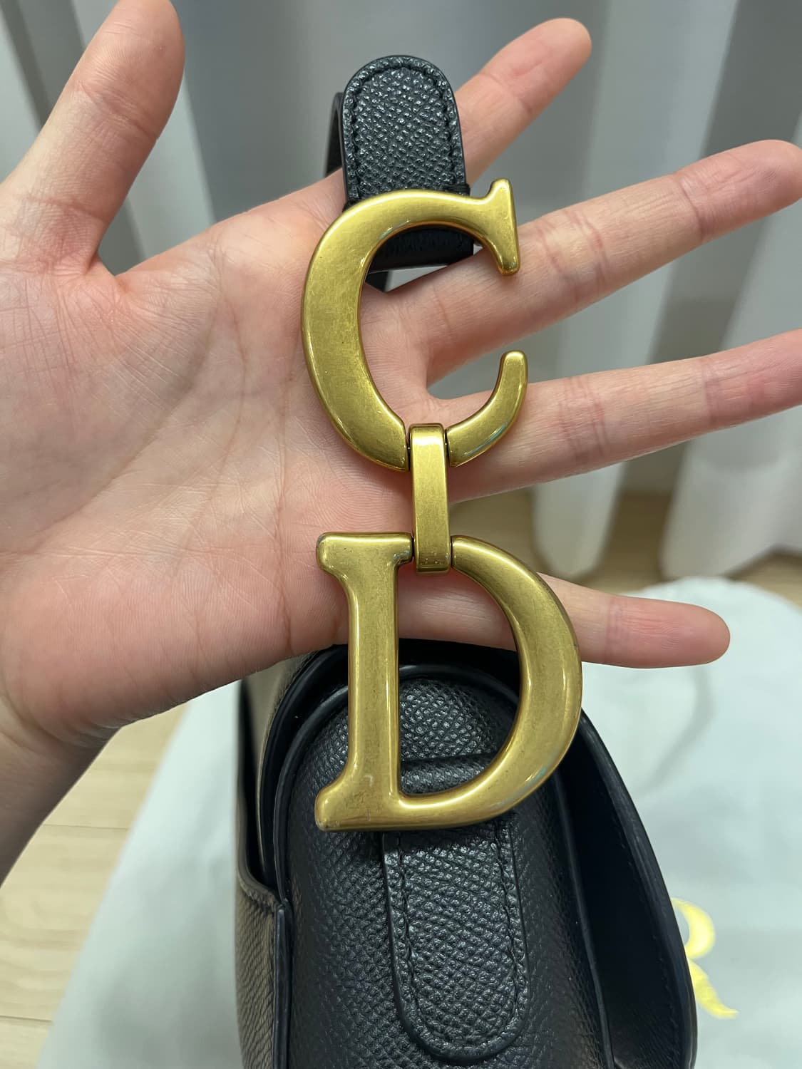 정품 디올 새들뱍 미듐 블랙 상품이미지9