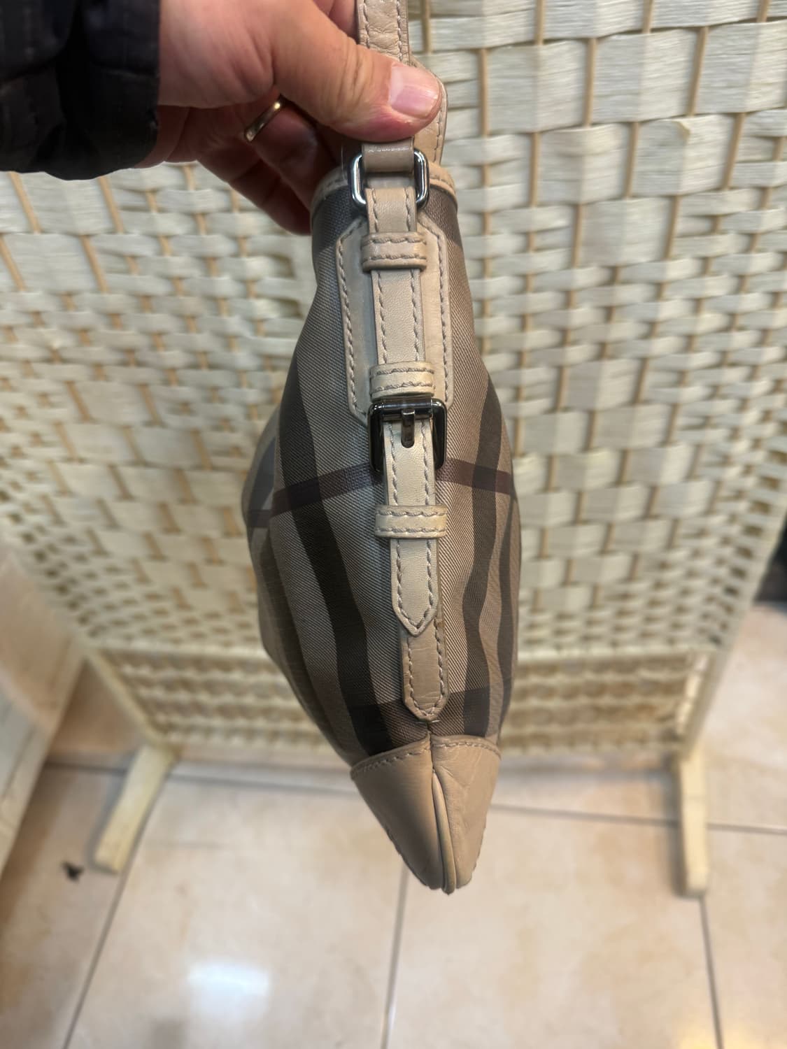 정품 버버리 스모크체크 크로스백 팝니다 상품이미지4