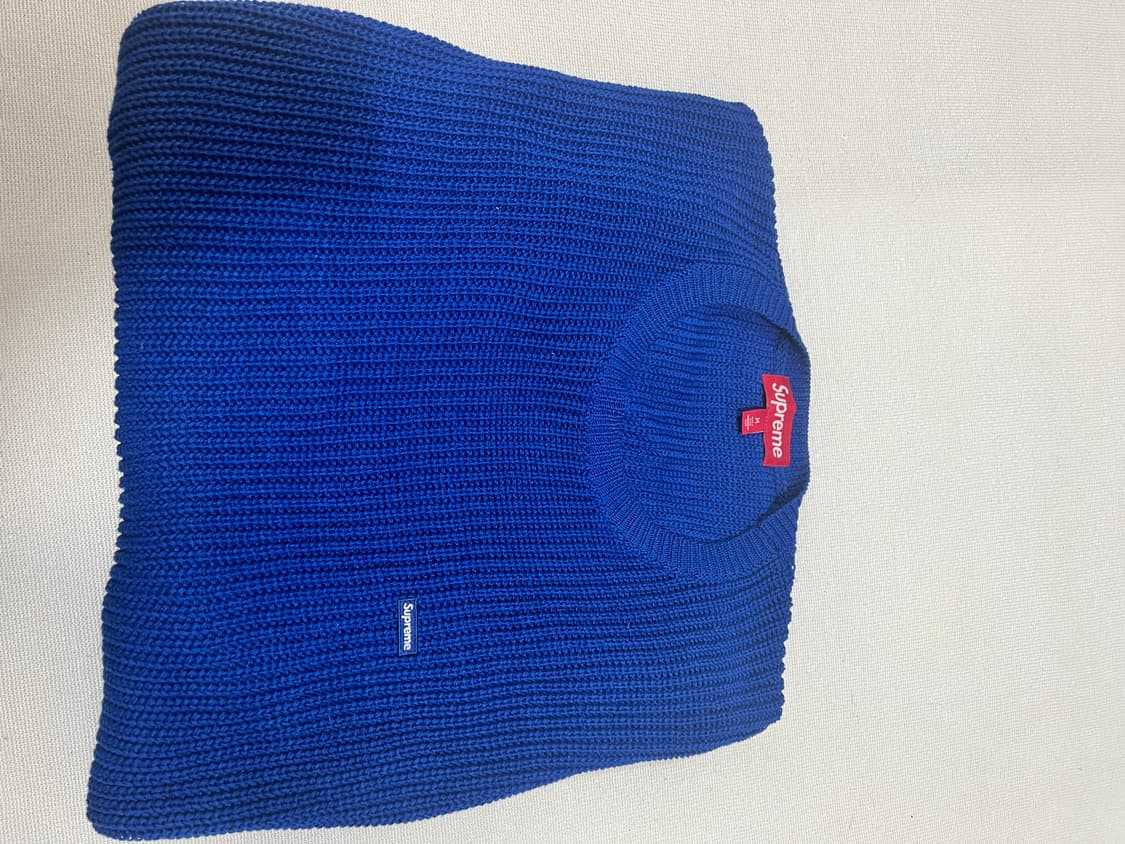 슈프림 스몰 박스 리브드 스웨터 로얄블루 색상입니다.  상품이미지4