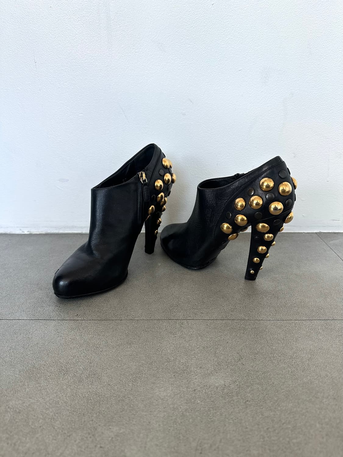 구찌 톰포드 바부스카 스터드 레더 앵클부츠 상품이미지2
