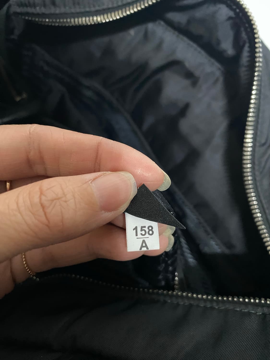 프라다 테수토 봄버 나일론 블랙 핸드백 상품이미지8