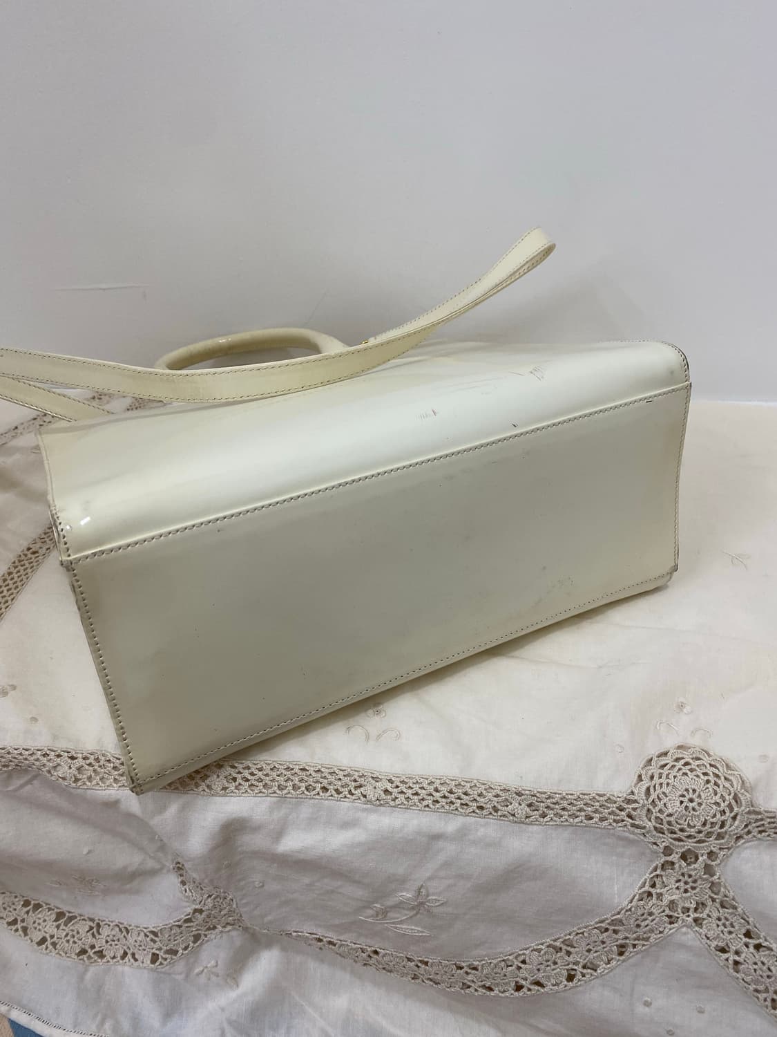 GIVENCHY 아이보리 에나멜 송치 토트&숄더백 상품이미지6