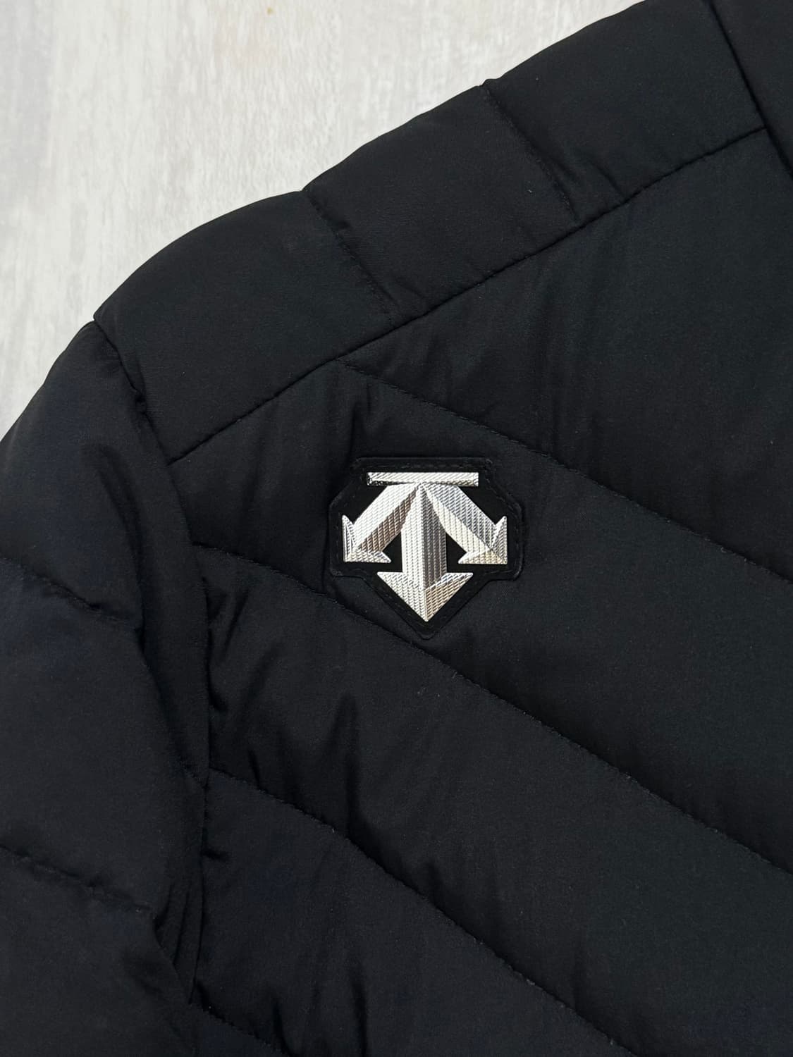 남성 95 / 데상트 덕다운 경량패딩 블랙 상품이미지4