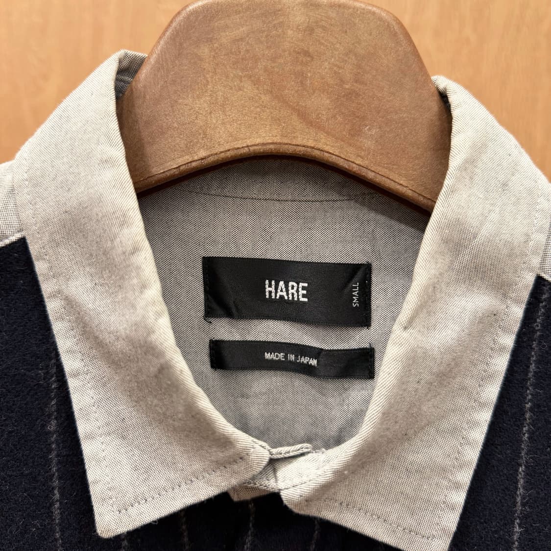 하레 혼방 패널 긴팔 울 셔츠 스트라이프 전면 포켓 디테일 네이비 그레이 상품이미지6