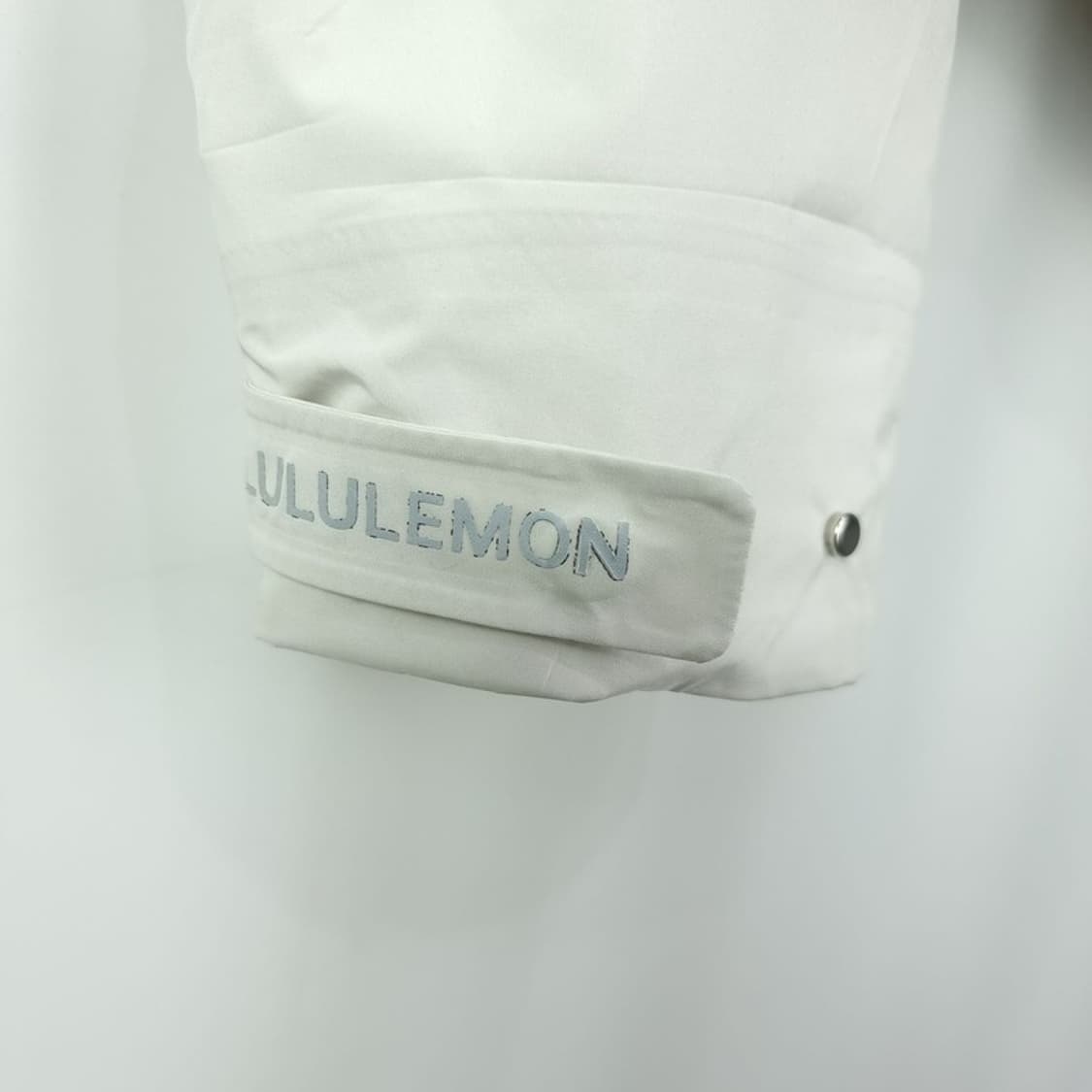 [룰루레몬] 레인 체이서 오버핏 크롭 후드 바람막이 자켓 M20127 상품이미지6