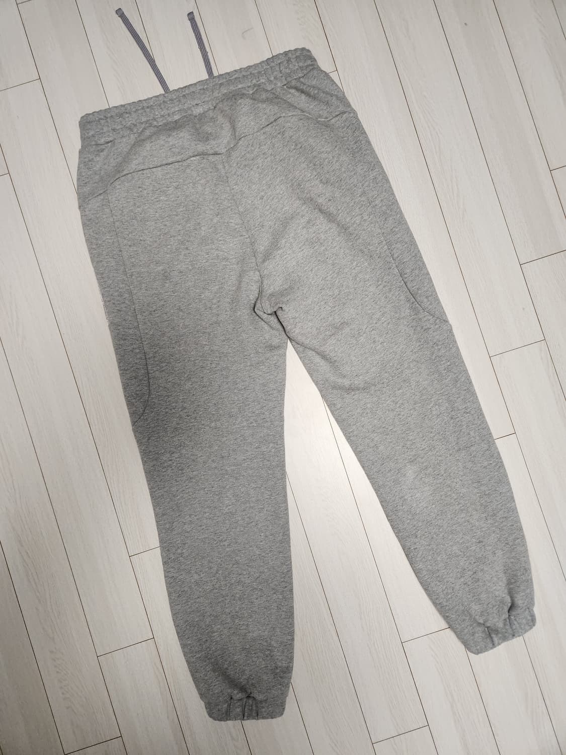 새상품급)푸마 기모 트레이닝 조거 팬츠 사이즈xl

여러 중고사이트에도  상품이미지7