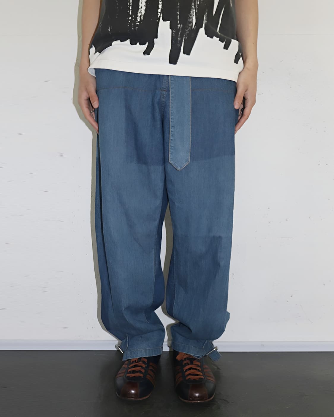 JW 앤더슨 벨트 디테일 미드 블루 데님팬츠 상품이미지1