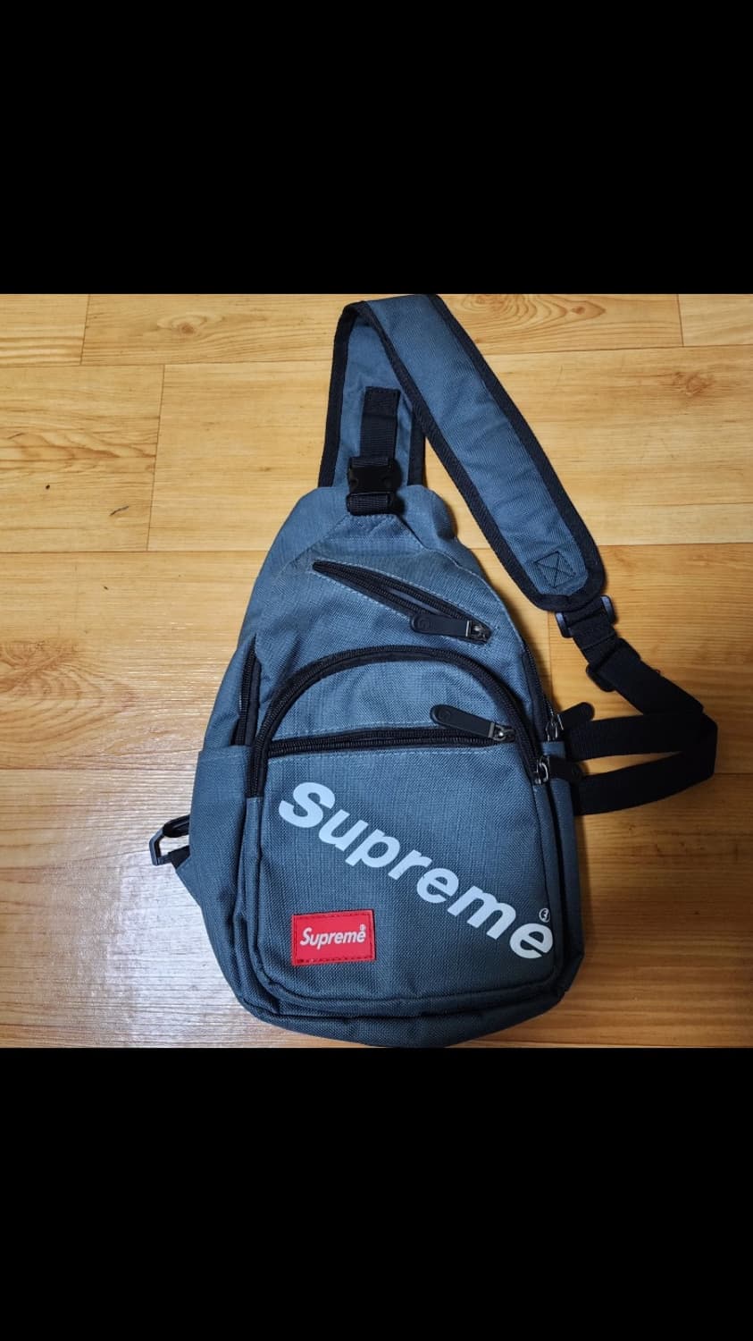 슈프림 크로스백 회색 상품이미지1