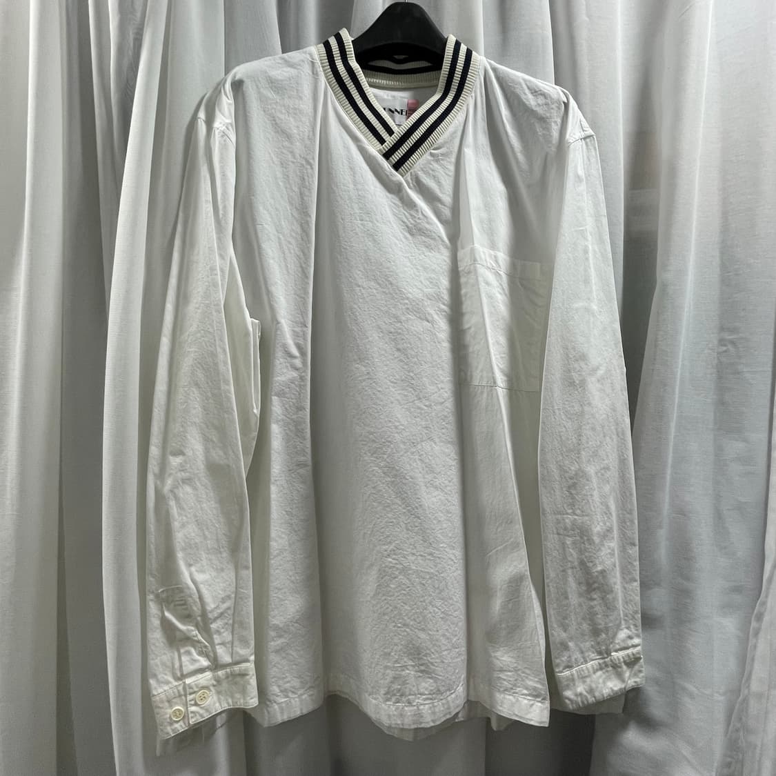 써네이/ 브이넥 립 풀오버 셔츠/ S  스웻셔츠와 셔츠를 합쳐놓은 듯한  상품이미지1