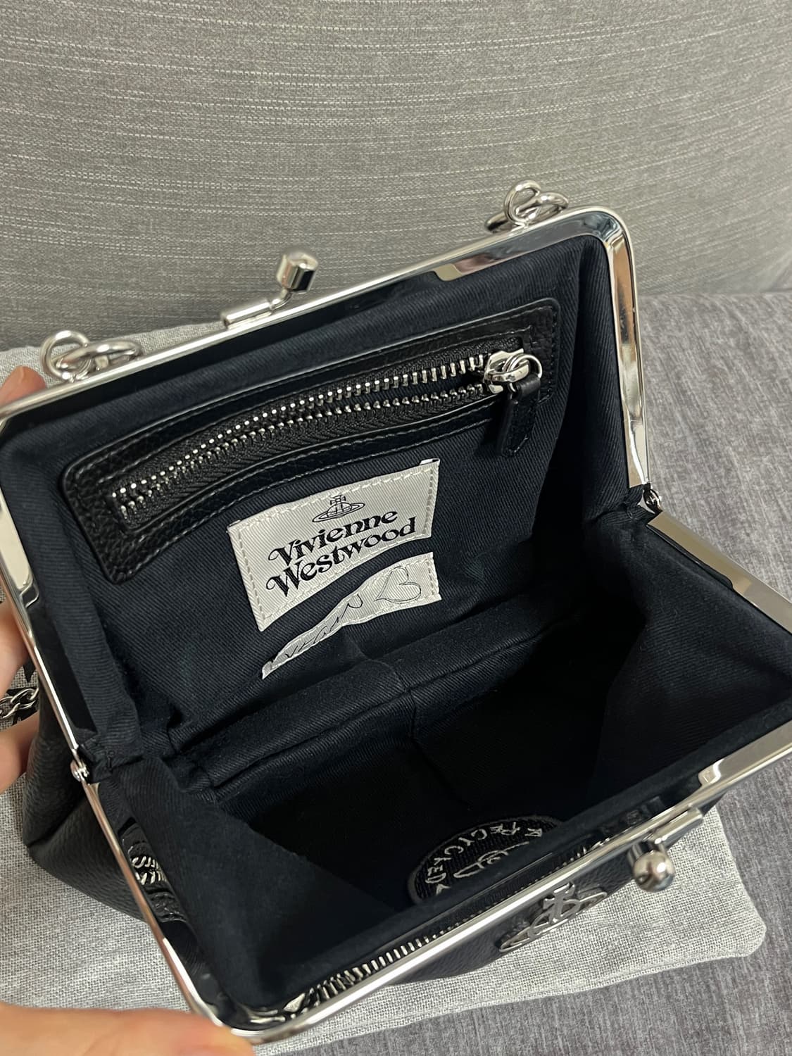 비비안웨스트우드 비건 레더 그레니 프레임 퍼스 블랙 상품이미지5