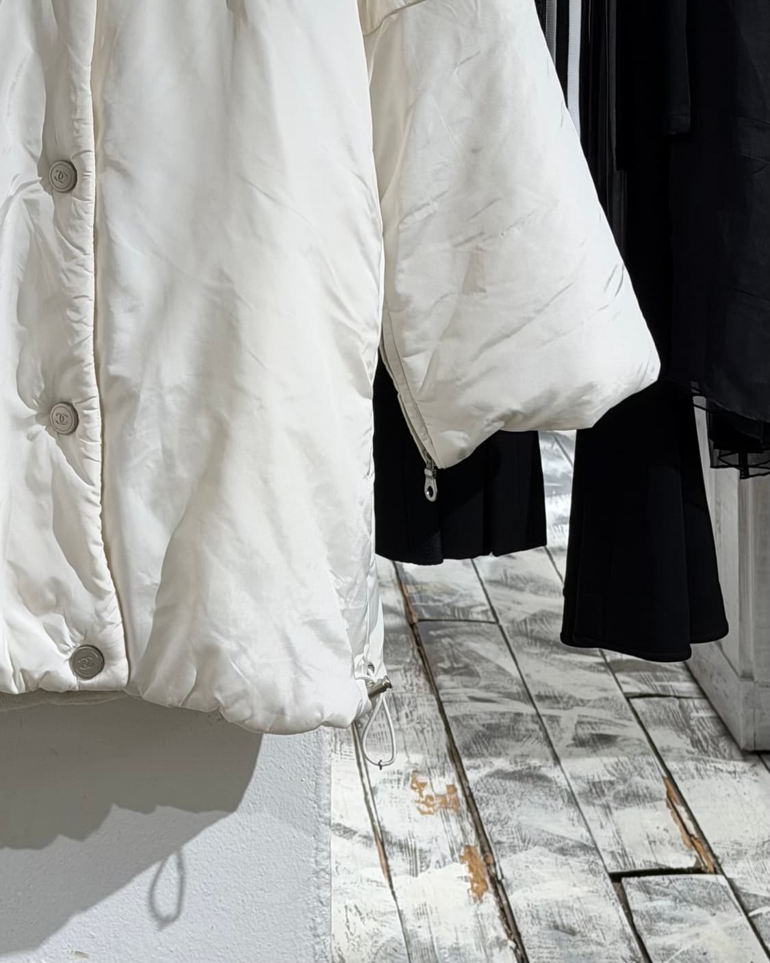 샤넬 화이트 fw00 로고 후드 플리스 패딩 상품이미지6