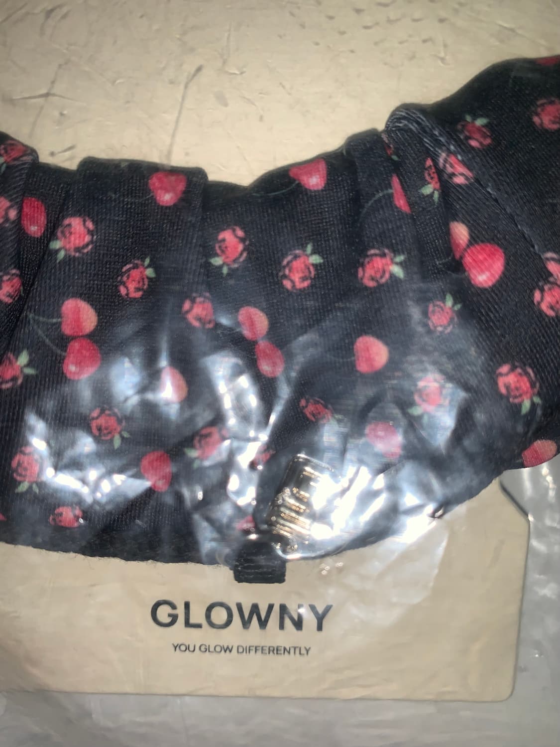 CHARM SCRUNCHIE (BLACK CHERRY) 상품이미지4