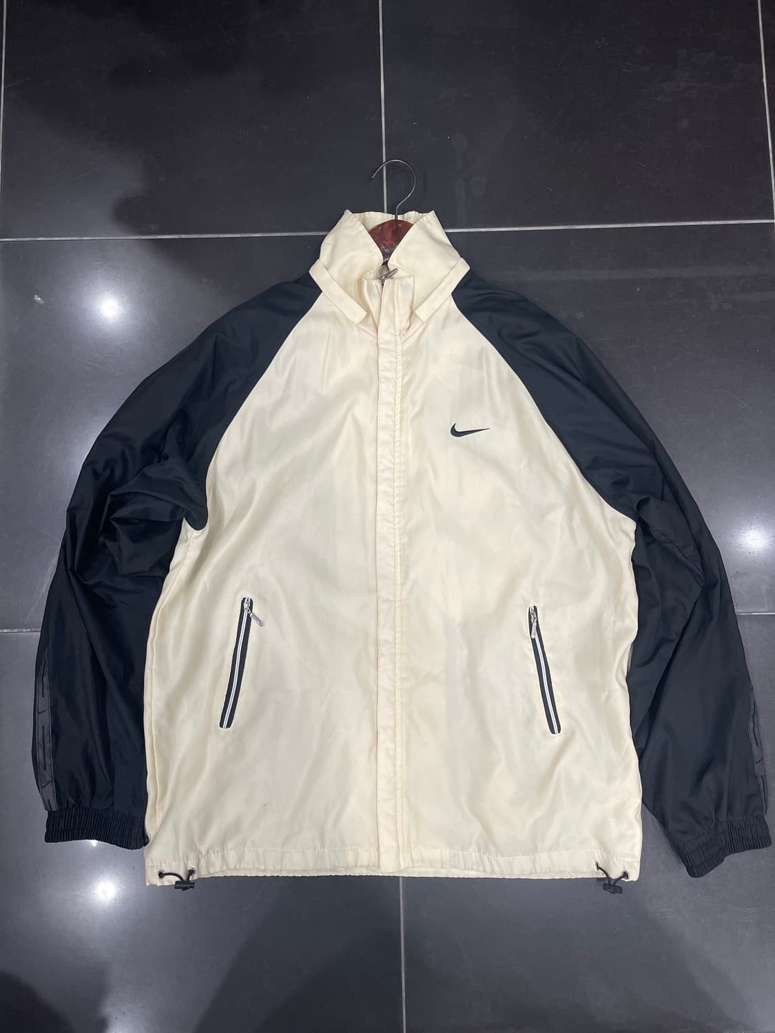 나이키 아이보리블랙 바람막이 XXL 사이즈 상품이미지1