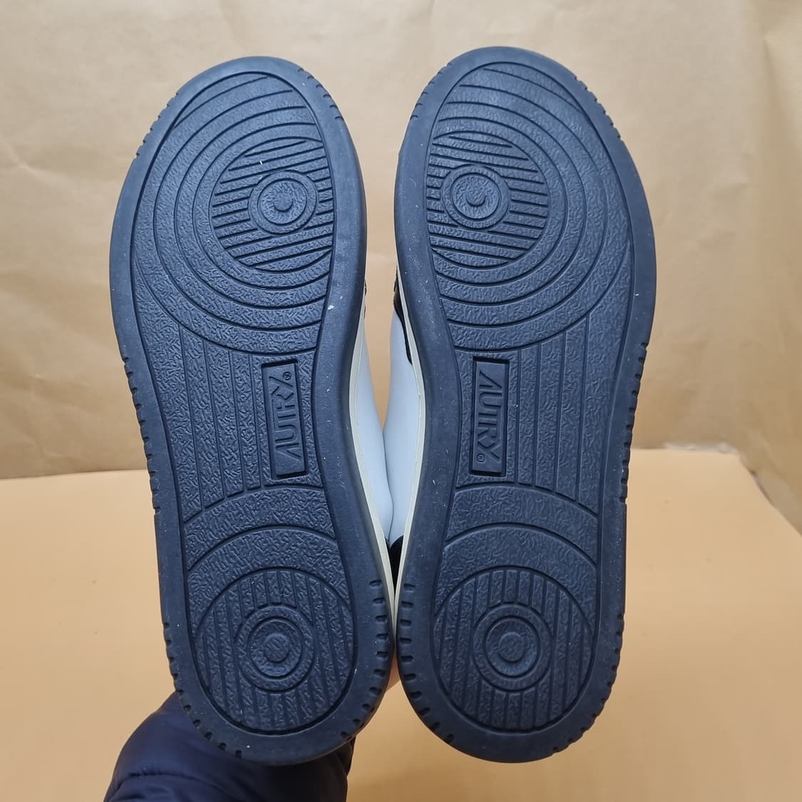 오트리 메달리스트 로우 레더 범고래 운동화250  상품이미지3