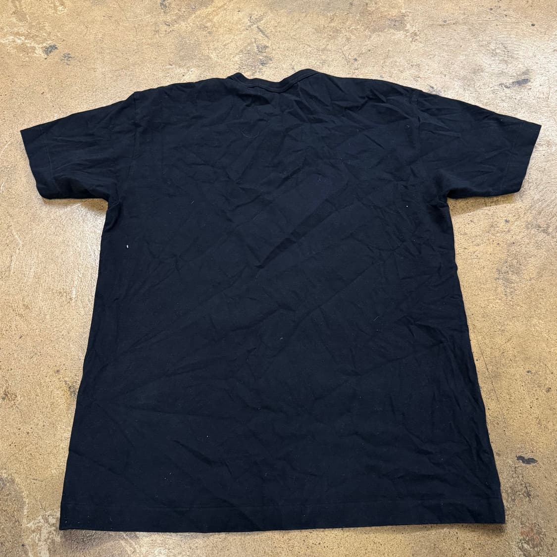 꼼데가르송 블랙 레드 와펜 반팔 티 상품이미지3