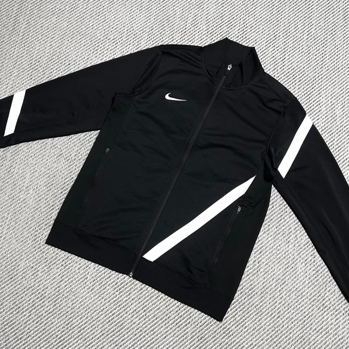 [L] Nike 나이키 검/흰 스우시 져지 상품이미지2