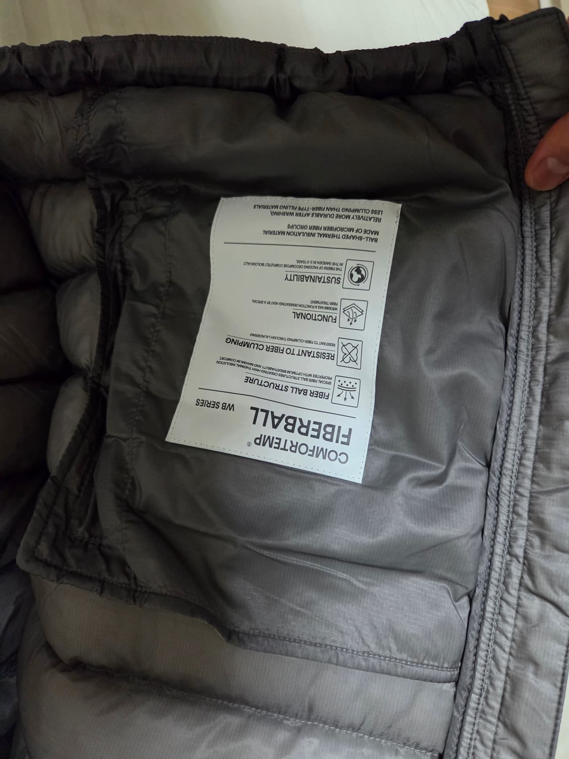 수아레 시어쉘 패딩 팝니다 xl사이즈 상품이미지2