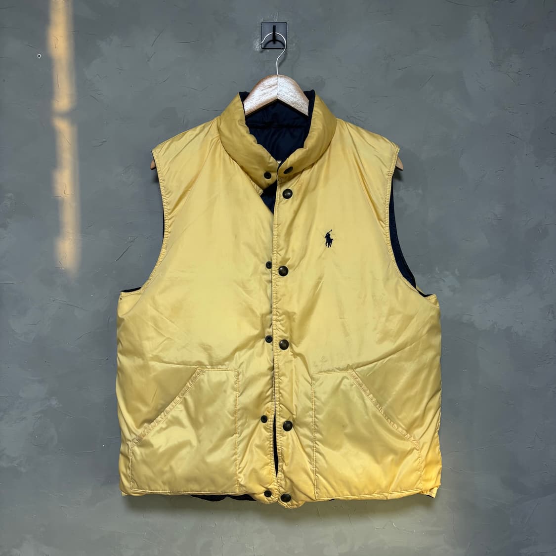 폴로 랄프로렌 양면 푸퍼다운 패딩조끼 네이비 노랑 상품이미지5