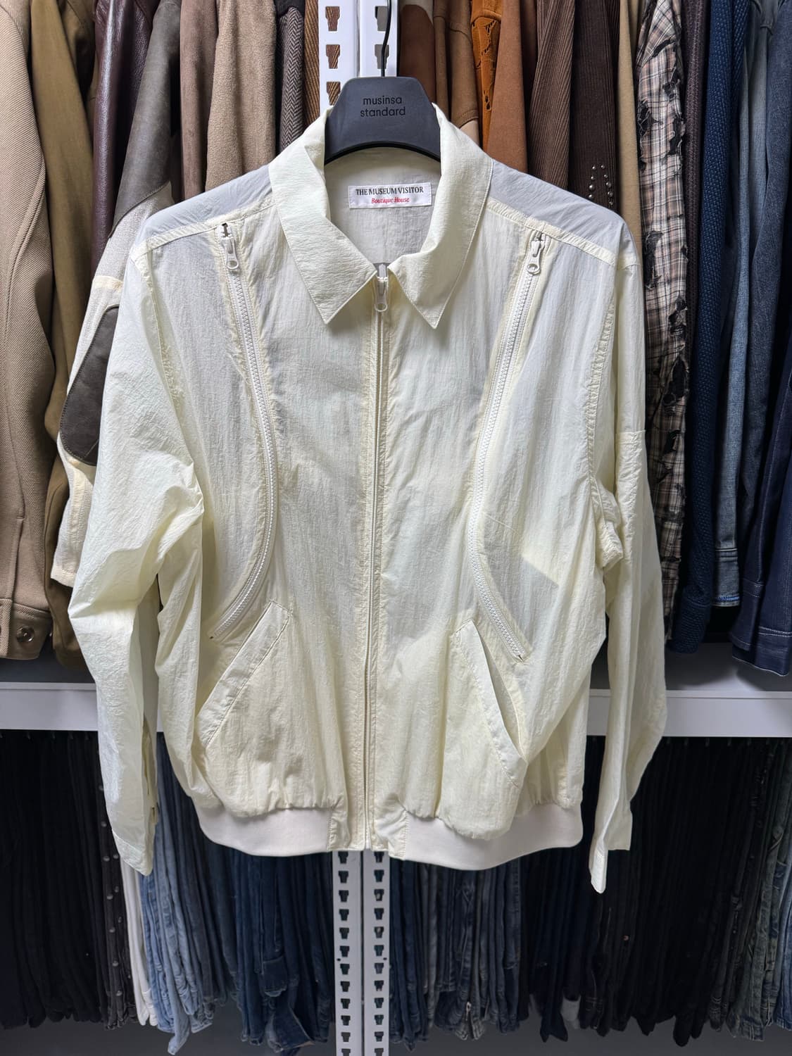 더뮤지엄비지터 바람막이 상품이미지3