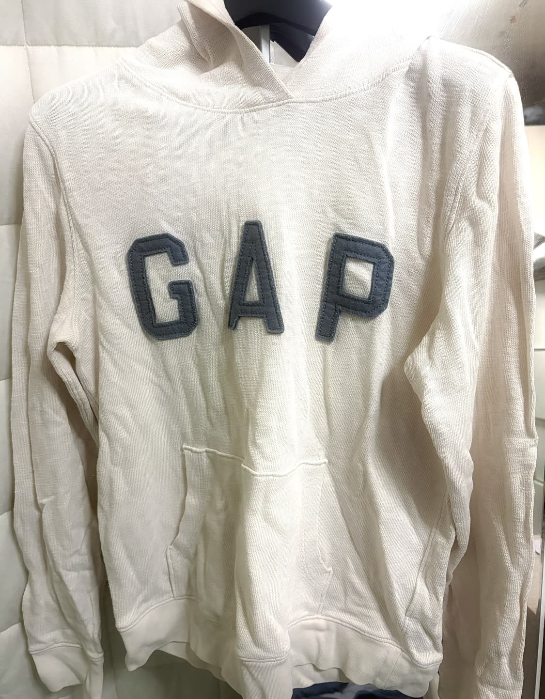 갭 로고 아이보리 후드티 (후드 포인트 로고) 상품이미지3
