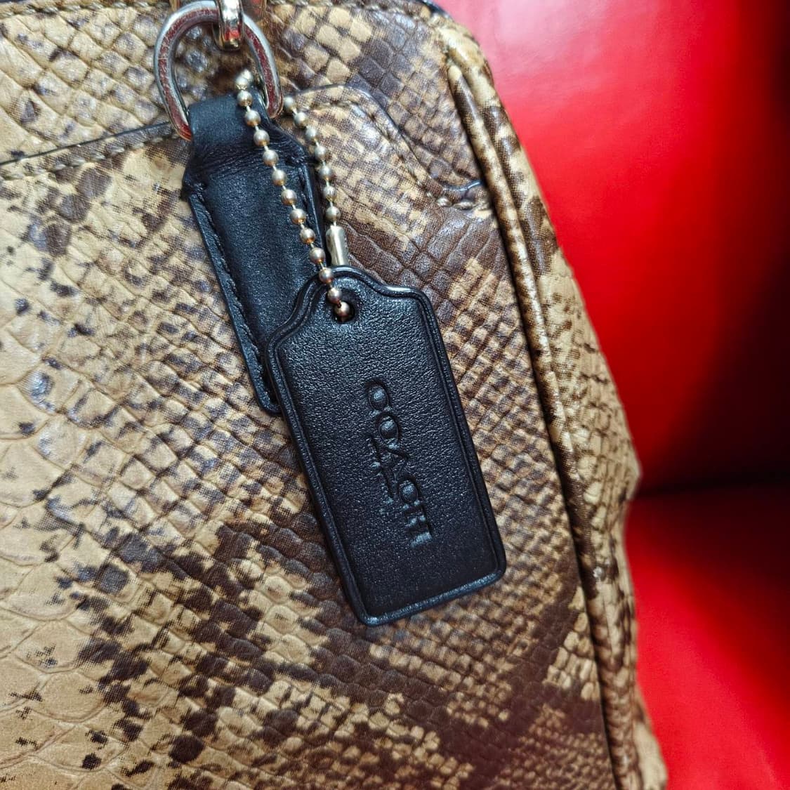 코치(COACH) 파이톤 미네타
엠보싱 가죽 토트백 상품이미지7