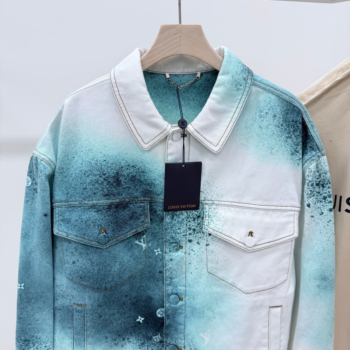 [미사용/52] 루이비통 LV 모노그램 스프레이 데님 자켓 상품이미지2