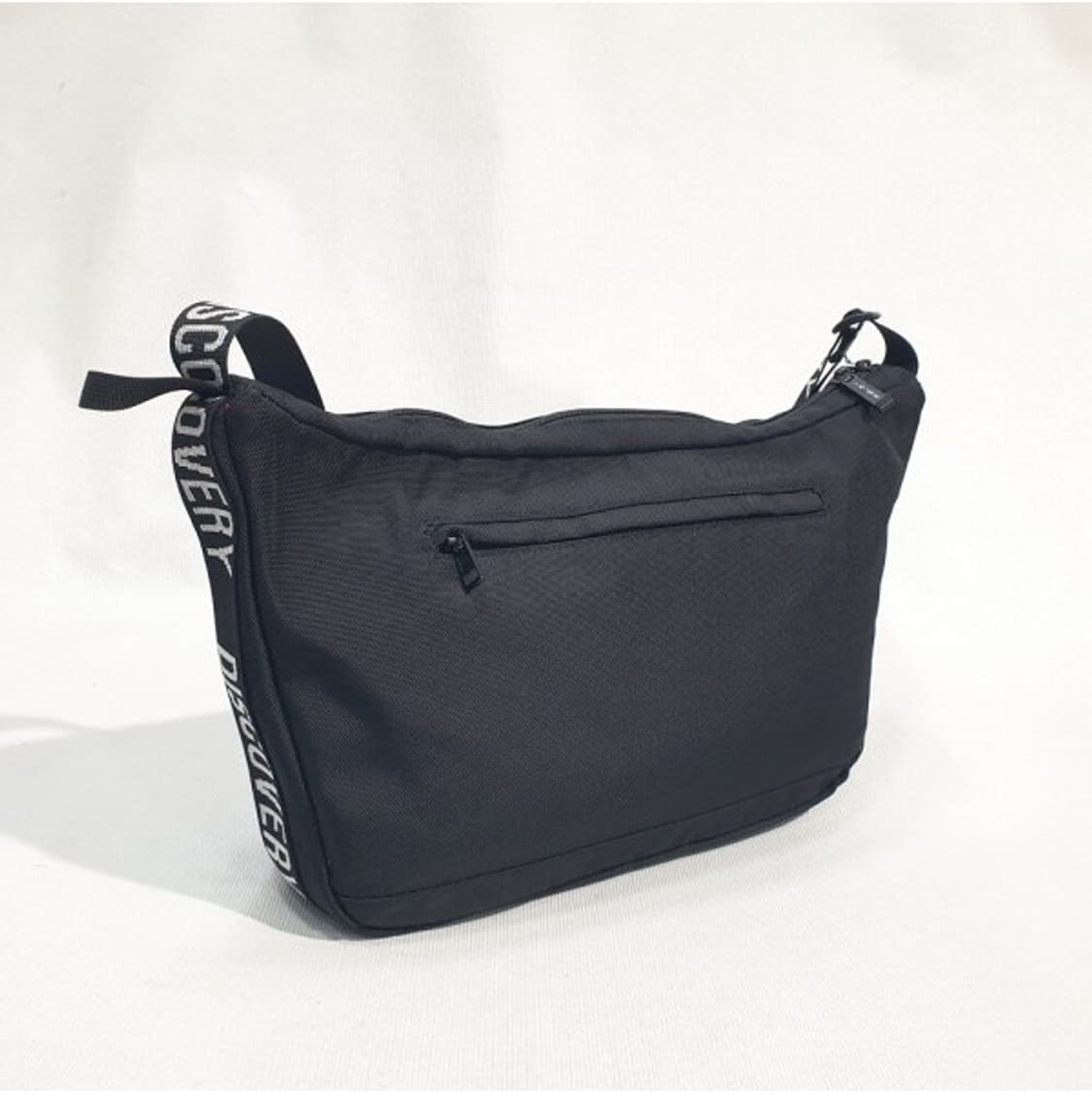 디스커버리 호보형 크로스백 가방 상품이미지2