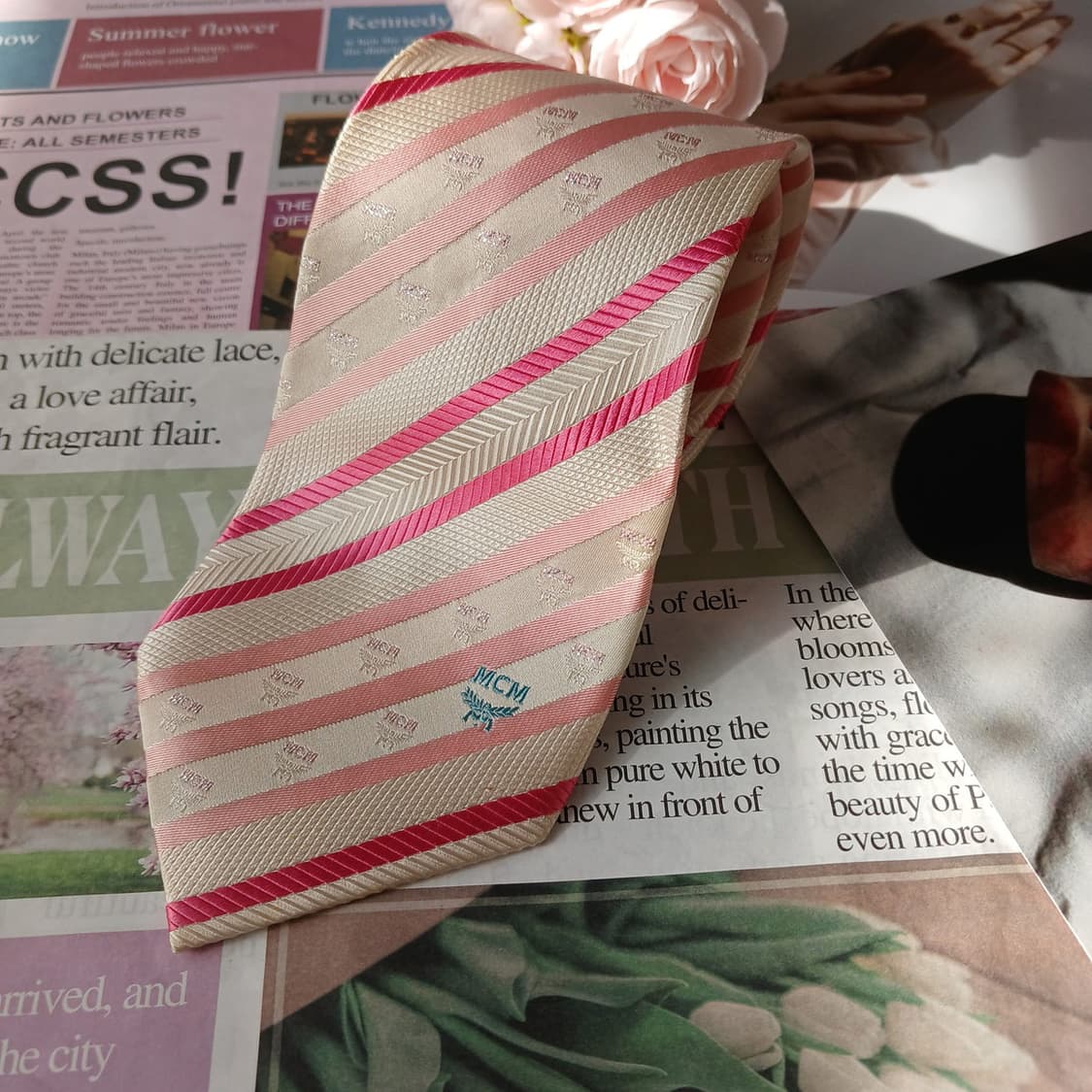 엠씨엠 핑크 스트라이프 로고 패턴 넥타이 9.1cm A+등급 A19693 상품이미지4