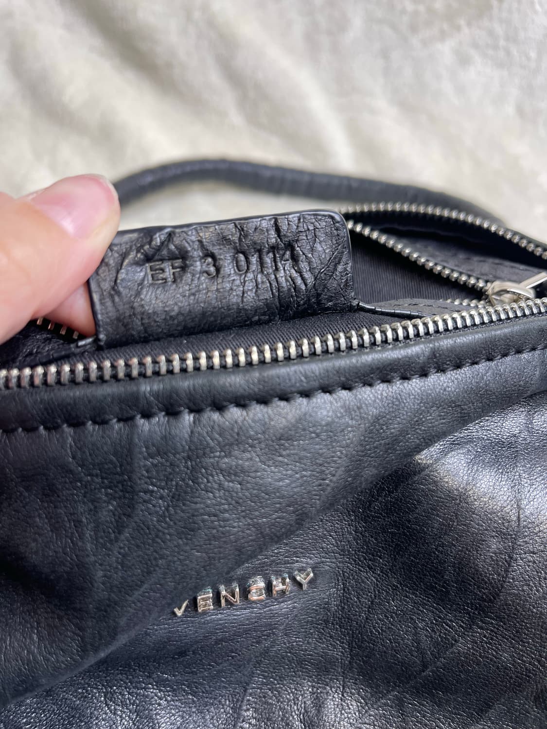 지방시 판도라 미디움 블랙 링클 레더 숄더백 상품이미지7