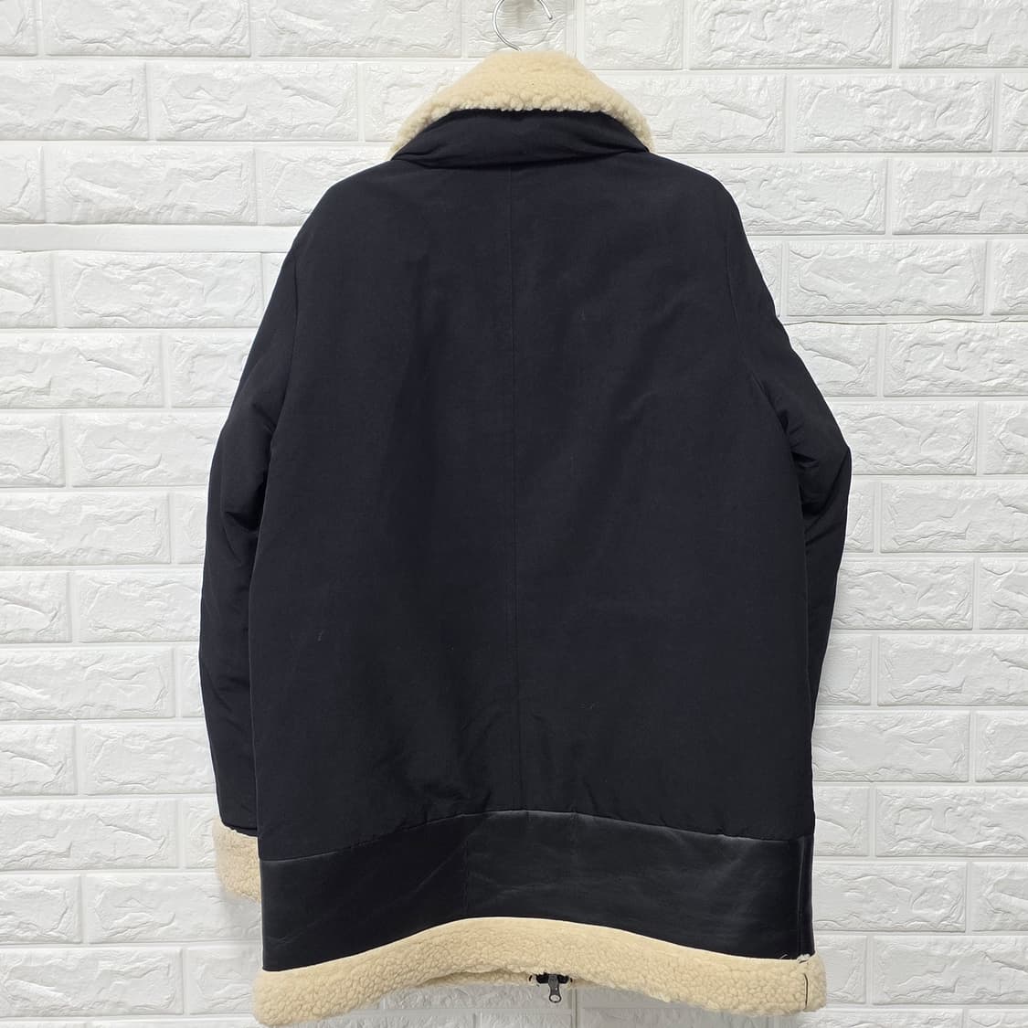 택포// 뉴발란스 무스탕 다운패딩 블랙 M 상품이미지4