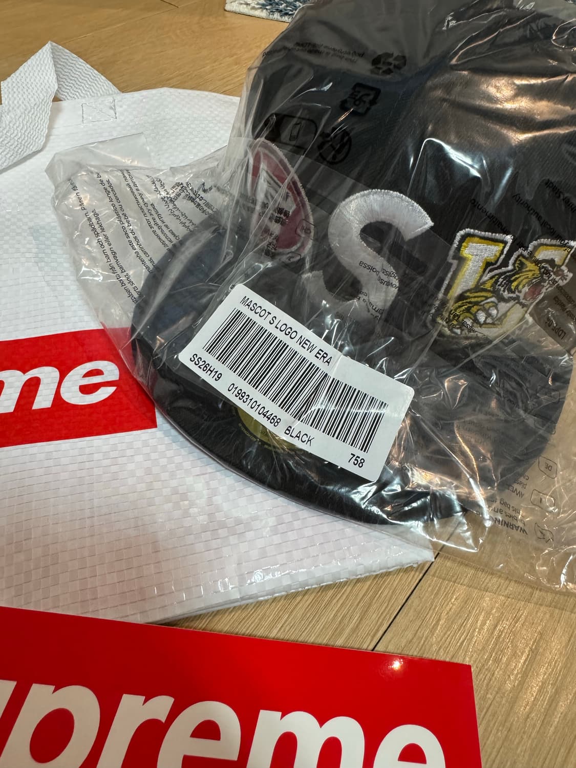 [758] 슈프림 26ss 마스코트 s 로고 뉴에라 블랙 상품이미지4