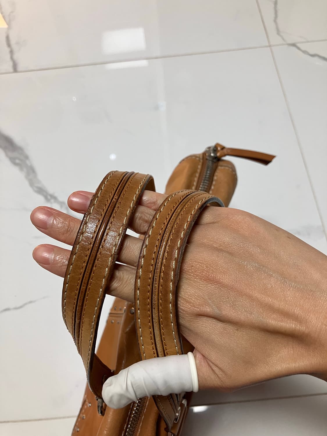 마이클 코어스 빈티지 astor 미디움 스터드 보스턴백 캐멀 상품이미지4