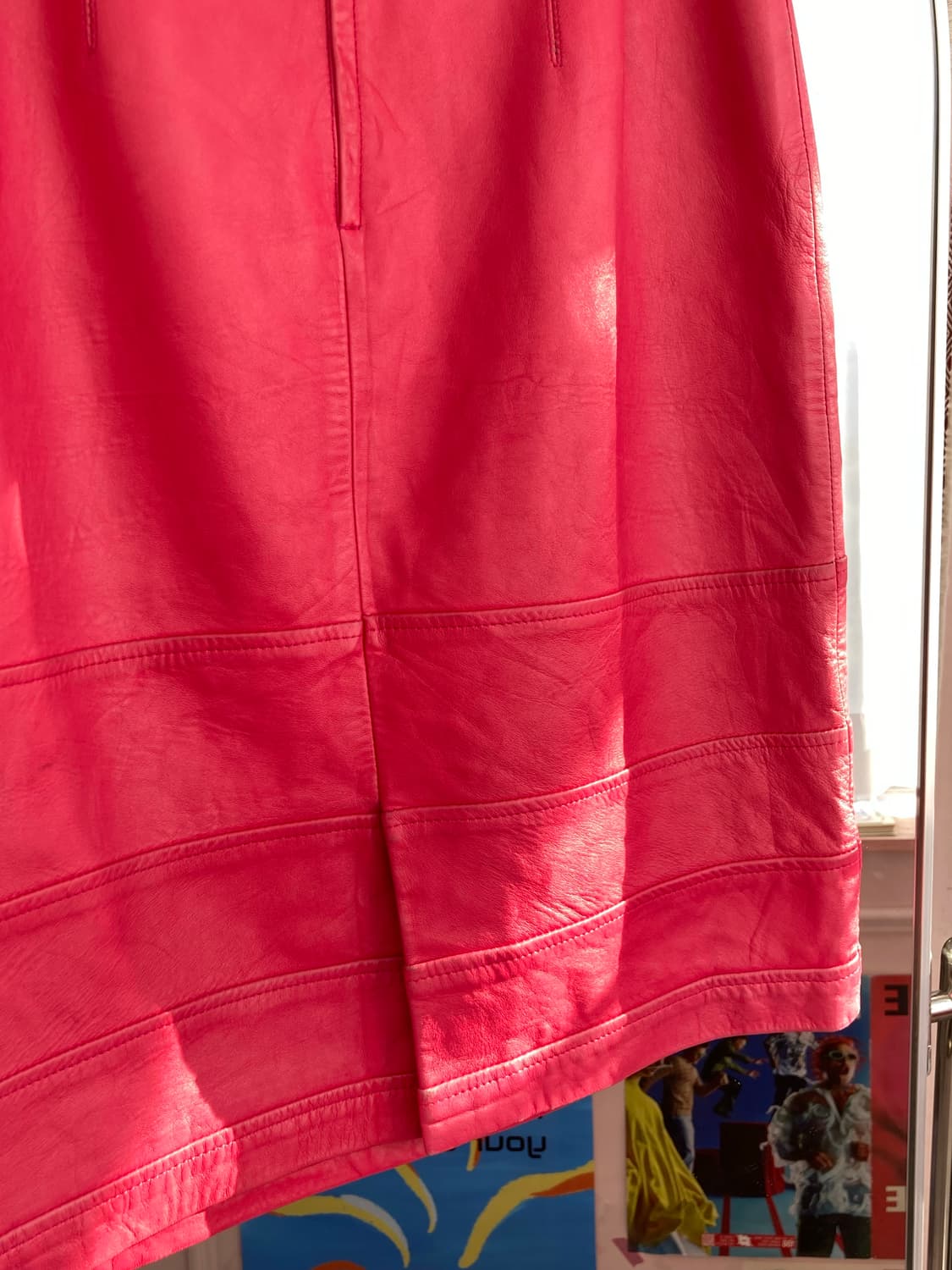 핫핑크 레더 미디 스커트 상품이미지3