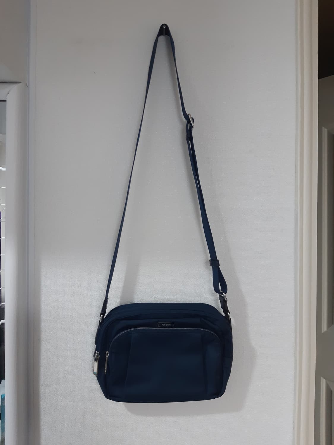 투미 크로스백 상품이미지5