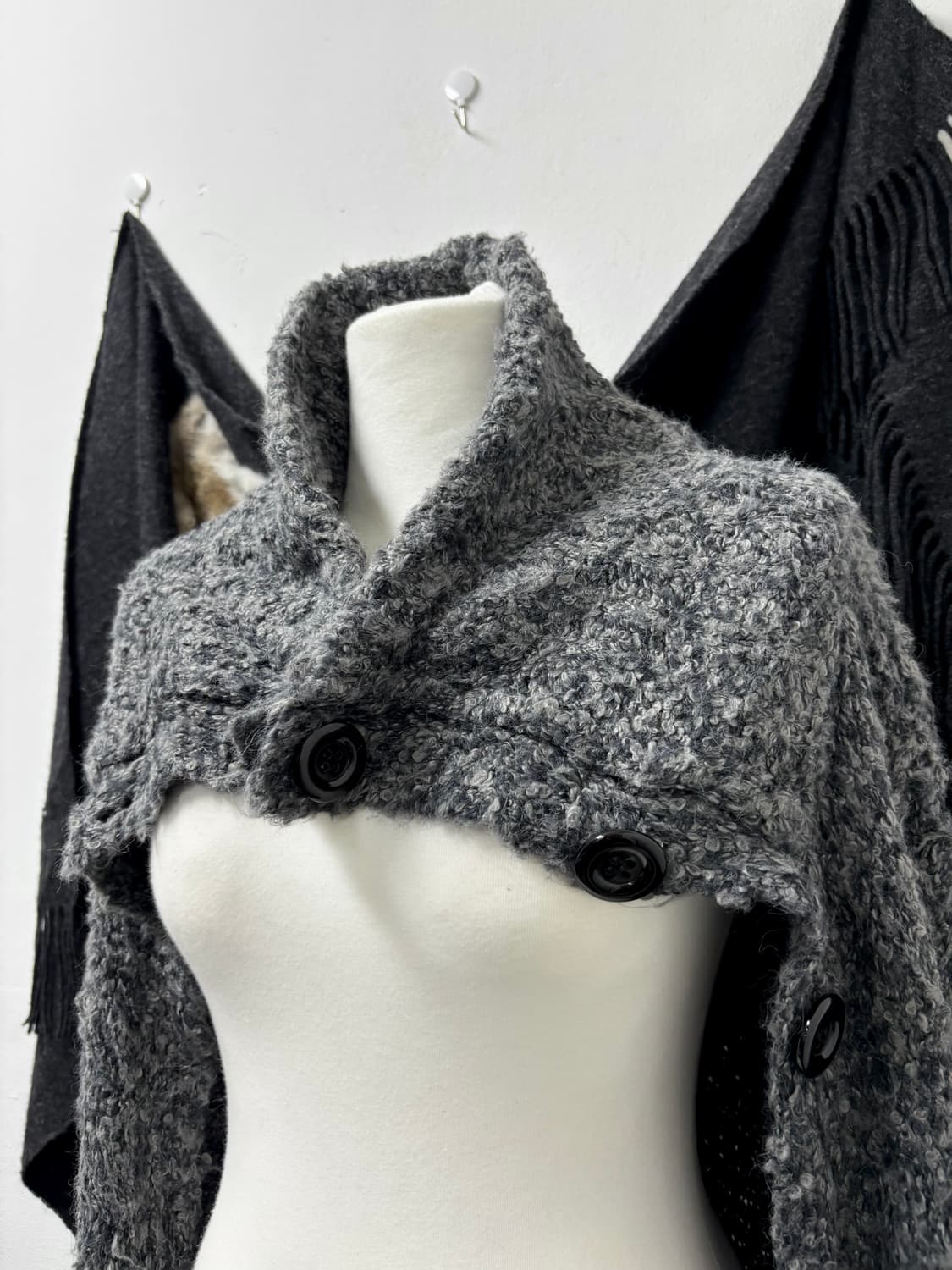 “Moussy” Grey Knit Big Button Knit Cardi 상품이미지8