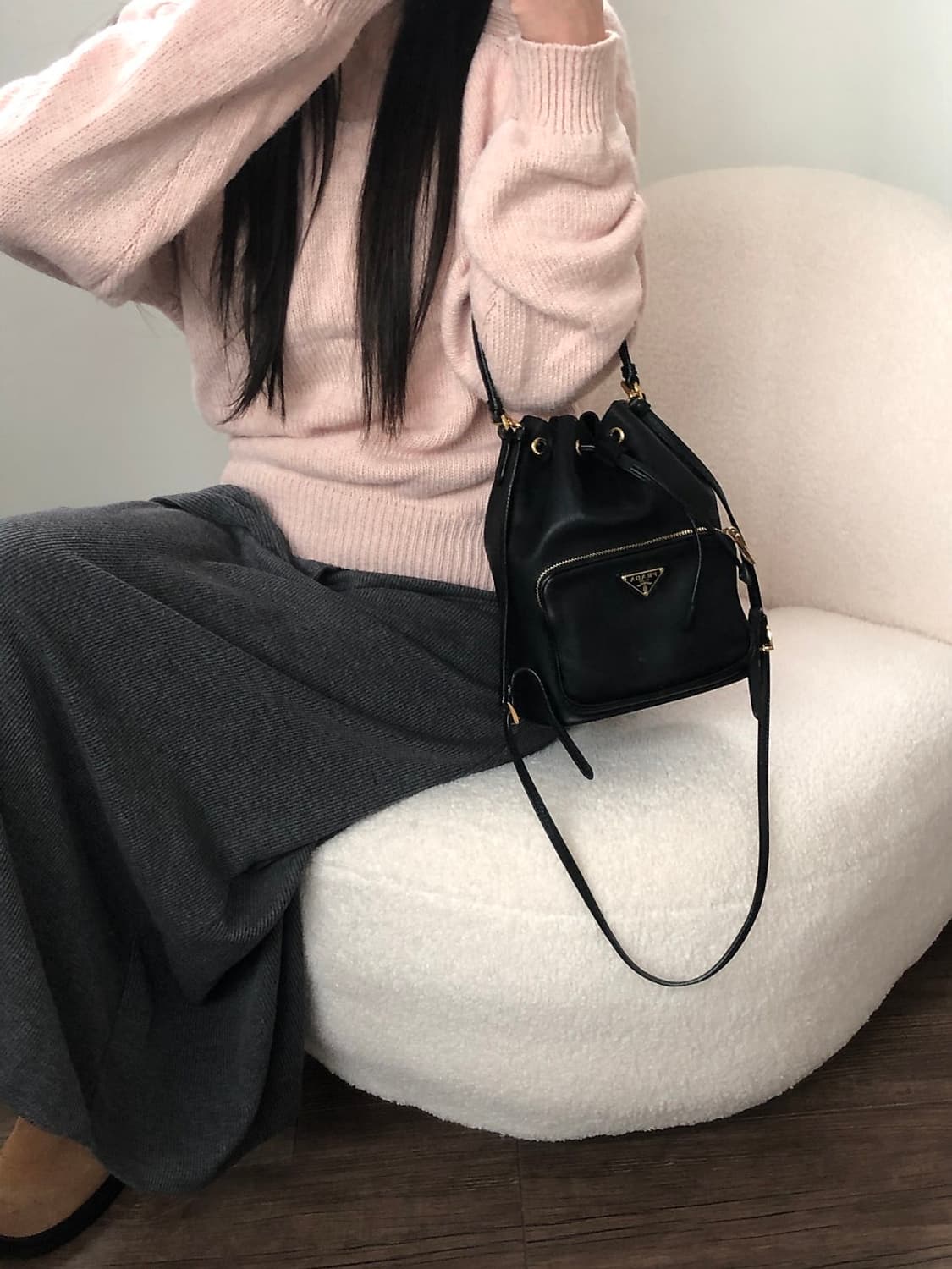 프라다 레더 버킷백 상품이미지9